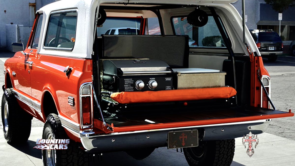 CountsKustoms's tweet image. Sunday cruising in this classic 1972 Chevy Blazer by Count’s Kustoms! Music industry legend, Del Bryant, brought this to us for some kustom paint and U. of Tennessee interior! Email projects@countskustoms.com to upgrade your ride with us! @DannyCountKoker #chevy #blazer