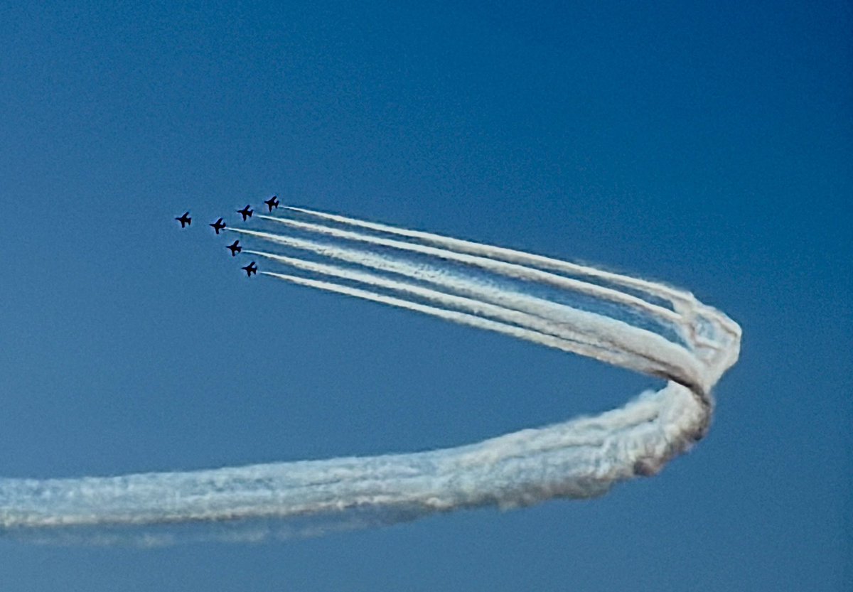unagappa2012's tweet photo. 小牧基地航空祭、本当に気持ちのいい天気の中で、ブルーインパルスの素晴らしい飛行に夫婦で大感激😊👍、入鹿池の追悼飛行、米国の侵攻、平和の大切さを改めて想う1日でした
#小牧基地航空祭
#ブルーインパルス https://t.co/dmeCM5vERS