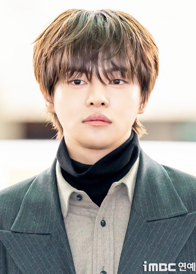 bbleoba's tweet photo. 아니 오늘 얼굴 뭐야??? 여태 출국사진들중에 제일 심장뛰고 도깨ㅂ..생각남 https://t.co/PnRD7zmQpO