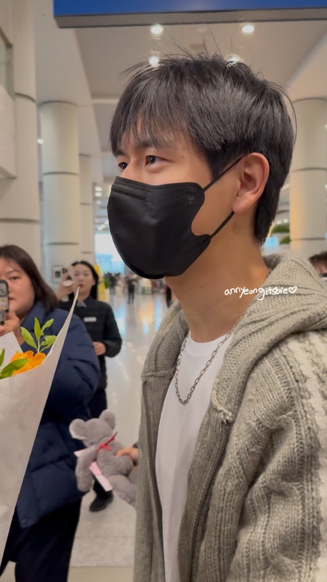 1019source's tweet photo. 260301 Li Xian arrived in Seoul 🇰🇷
— #LiXian #李现 #리시엔 cr. annyeongitsbie https://t.co/FQVjccza6a