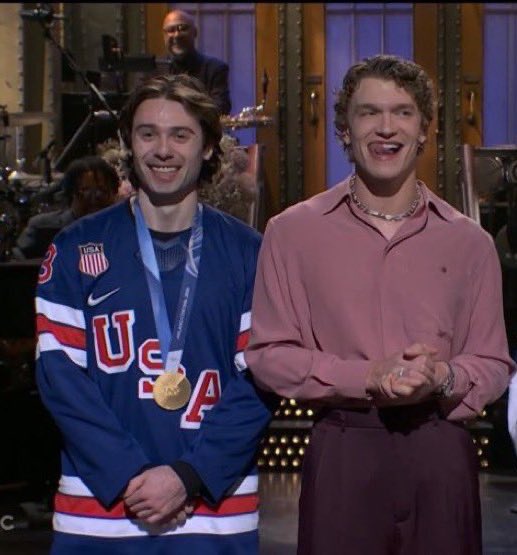 nyrcarly's tweet photo. Like what do you mean this is a real picture https://t.co/Chzgduvi1x