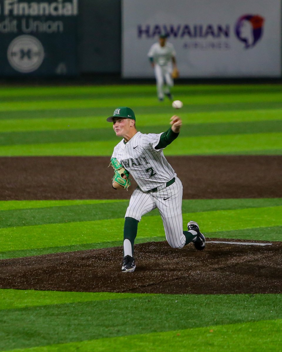 Garman throws up another 0️⃣ and is through 2.1 scoreless 👏

Mid 6 | Ball State 1, Hawai'i 0. #GoBows