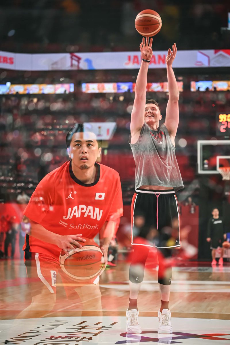 basket_count's tweet image. 【#AkatsukiJapan】
鬼門の第3クォーター、ボールマンプレッシャーを高めた韓国ディフェンスの前に日本はターンオーバーを連発。富樫がセカンドチャンスからディープスリーを射抜き、ホーキンソンがスコアするも、54-55と逆転されて最終クォーターへ。踏ん張りどころ！
#FIBAWC #StepItUp 
@JAPAN_JBA