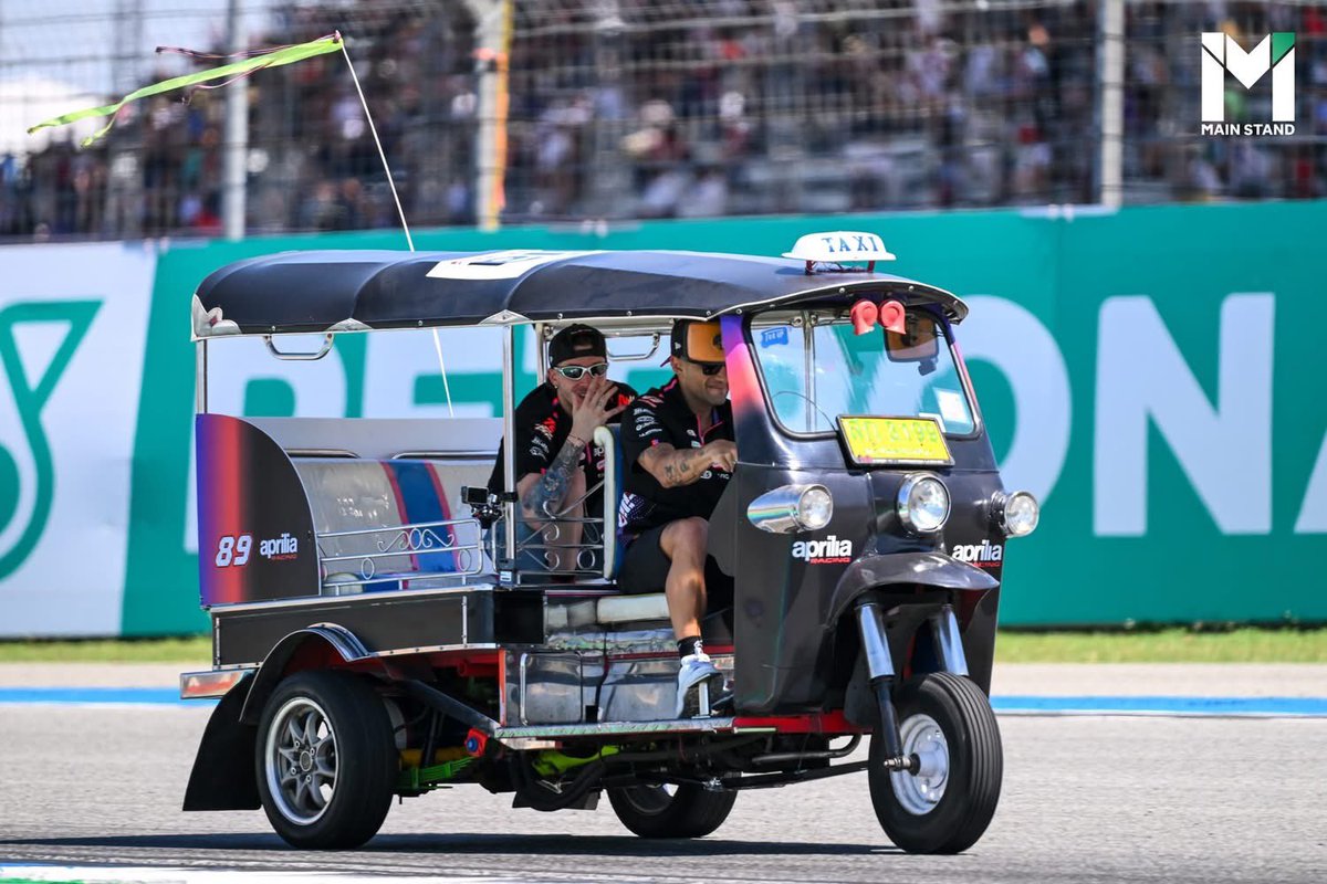 FAT_Peterrr's tweet photo. MotoGP riders hit the track in Thai Tuk-Tuks at the 2026 season opener at Chang International Circuit 🇹🇭🔥
Rider Parade just got legendary speed meets Thai style!
✅ What a warm-up before race day! ✨😎👍🏼
Credit: MainStand
#MotoGP #MotoGP2026 #ThaiGP #Buriram #ChangCircuit https://t.co/S2czJev5ir