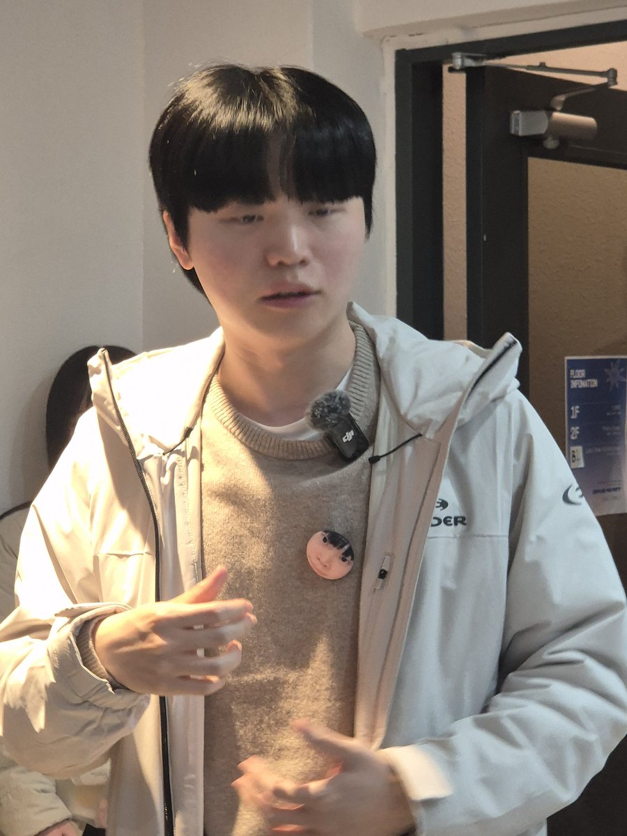 chaeni_456's tweet photo. 비디디 선수 실물영접까지 너무 행복하다ㅠㅠ 오늘 생일 축하하고 내일 10주년까지 축하합니다!!예쁜 생일카페 주최해주셔서 감사해요^^
#Happy_Bdd_Day
#10년이면_강산도_변하는데_미드는_Bdd
#Since2016_BraveHeart_Bdd https://t.co/dt4g2Tk1Az