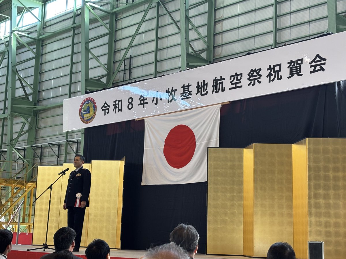 326kano's tweet photo. 朝から各地区の総会に出席した後、小牧基地の航空祭に参加しました。晴天に恵まれ大空を飛ぶブルーインパルスをはじめ、各機の飛行訓練をゆっくり見せて頂きました。

#航空自衛隊#小牧基地#オープンベース#ブルーインパルス#春日井市議会 https://t.co/rayoDwVQ6c