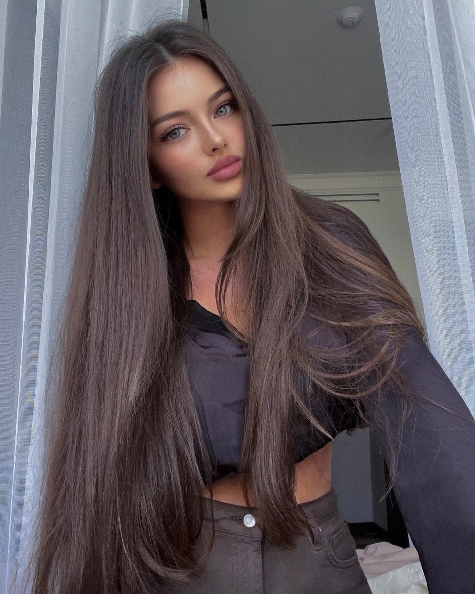 🩸🖤 Vintage Gothic Lolita underbust dress with bold red skeleton and cross prints, finished with black lace trim for a dark, dramatic silhouette steeped in classic Gothic mood. ☠️🕯️

✨ Under Bust Dress — search FHN-L-098 on  — $85.00

🛍️ Embrace the...