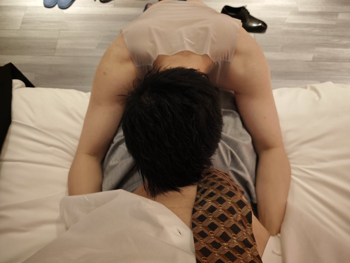 yang77487027's tweet photo. 骚狗挺不错的，玩完了还请我吃饭，说以后继续伺候。喜欢情商高的M https://t.co/5RC2PhMnBB