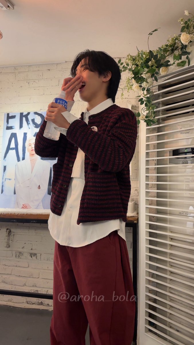 aroha_bola's tweet photo. ラキの誕生日からずっと
余韻ビタビタすぎてずっと見ちゃう😵‍💫🤍
3月になっちゃった🫠
わたしの記憶の為に載せたい画像とか色々あり過ぎて
追いつかないなぁ😮‍💨
#라키 #ROCKY #ラキ https://t.co/7NALiqO8Gg