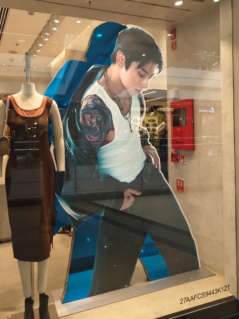 saww Jungkook in Kurla's Phoenix Mall 🤩✨️