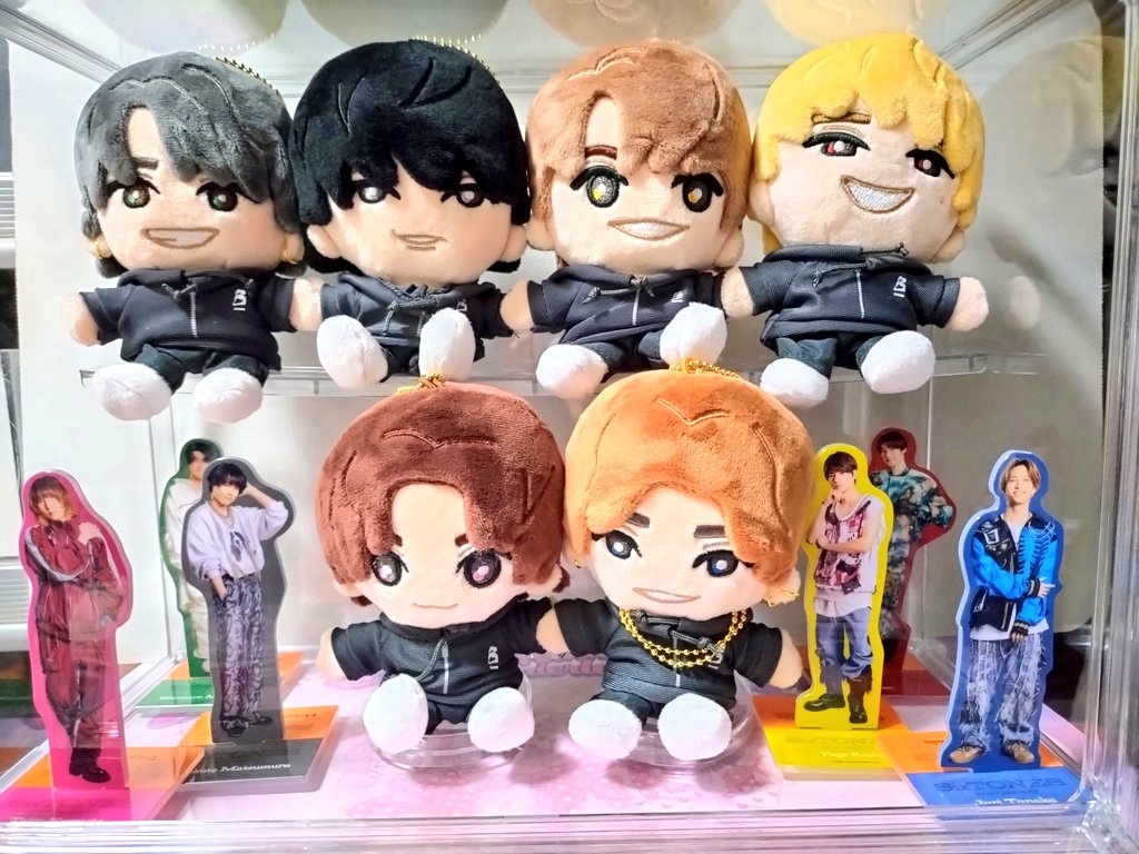 昨日ストぬいを全員お迎えしたから、念願のSixTONESハウスができた