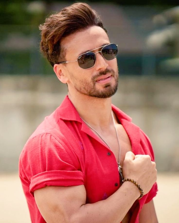 PragyyaJain's tweet image. Basic 4 Colours of Nature
Red Blue Green Yellow
Happy Holi Week To All
#Holi2026 #HappyHoli 
#Colors #Rainbow 
#TigerShroff #LagJaaGale 
@iTIGERSHROFF ❤️