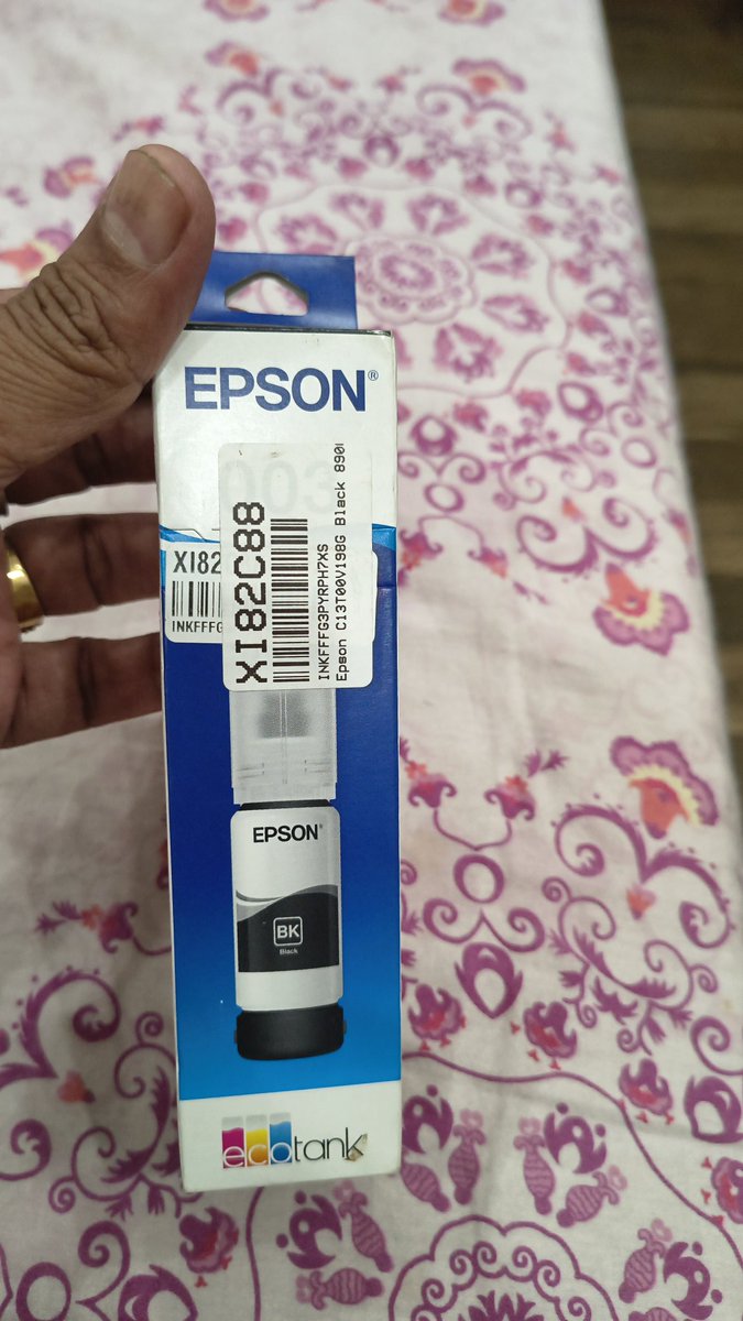 click2sharad's tweet photo. @flipkartsupport Tempered product received by Minutes Delivery Today. After complaint CC Reena refund charges less than charged by you and show inability to help in matter. Why should I pay for tempered product?? https://t.co/sEZ5AgOay7
