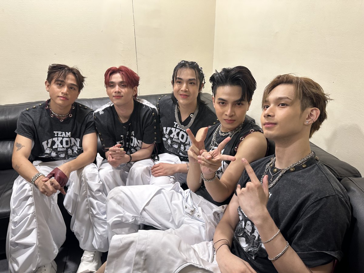 VXON'S KALAWAKAN CONCERT 🚀🪐🌠

Naging matagumpay ang idinaos na "Kalawakan" first concert ng P-pop group na VXON sa SM North EDSA Skydome sa Quezon City nitong Sabado, Feb. 28.

#VXON #VXONKalawakan #VXONFirstConcert