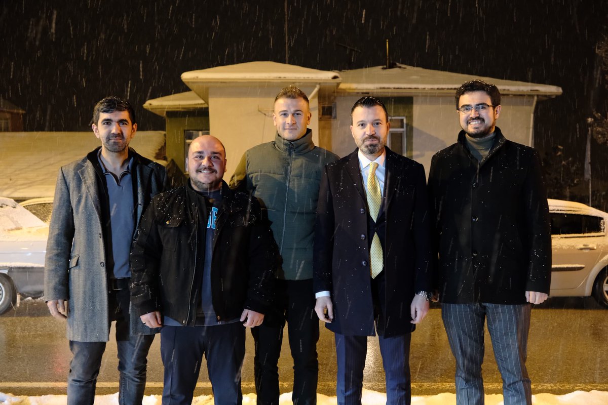 akgencyozgat's tweet photo. Kadışehri’nde iftar sonrası Milletvekilimiz Süleyman Şahan ve teşkilatımızla bir araya gelerek hatıra fotoğrafı çektirdik. Ramazan’ın bereketini ve kardeşliğin sıcaklığını paylaştık. Birlik ve beraberlik içinde, aynı inanç ve azimle yolumuza devam ediyoruz. https://t.co/Fp5x36M4aC