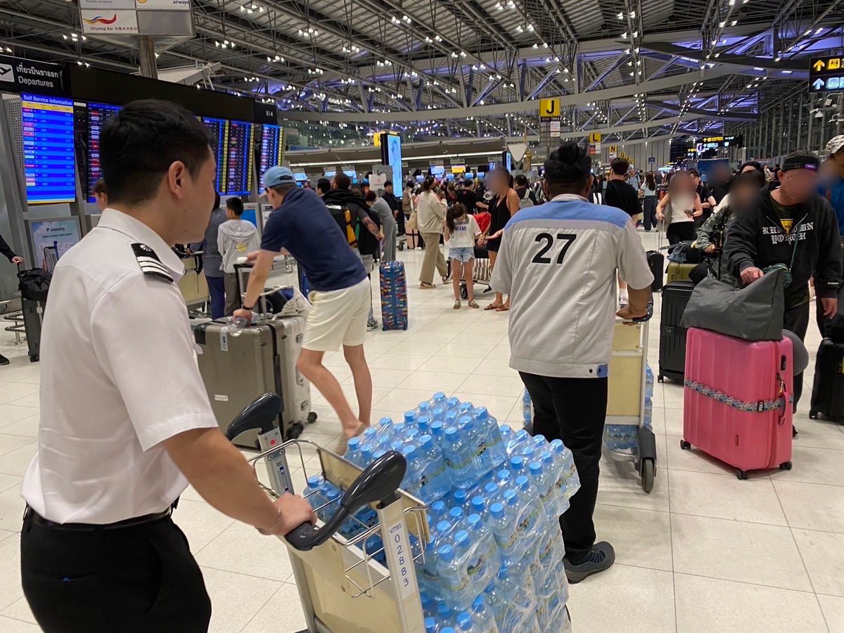 TAT_Belux's tweet photo. ✈️ 🇹🇭 Travel Update – 1 March, 2026

Suvarnabhumi Airport has mobilized staff to assist passengers affected by flight cancellations due to the Middle-East situation.

A total of 32 flights (16 departures and 16 arrivals) from airlines including Emirates, Qatar Airways, EL AL Israel Airlines and others have been cancelled.

Support measures include on-site assistance, complimentary drinking water, expanded seating areas, and close coordination with airlines. No outbound passengers are stranded.

Passengers traveling to the Middle East are advised to check flight status directly with their airline.

#Thailand #TATNews #ThaiTravelNews #SuvarnabhumiAirport #TravelUpdate #SafeTravel #AviationNews