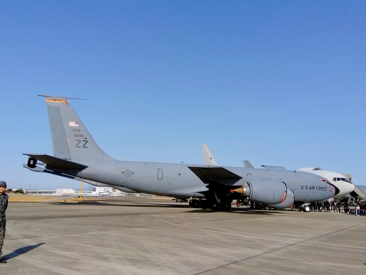 疲れ果てました小牧基地航空祭😂
エプロンの端から端まで無駄に4往復して、さらに小牧駅まで歩いてやっと電車😵
間内駅まででかなり埋まってるのに牛山駅でまた乗ってきて（当然ですが）ぎゅうぎゅうのぎゅう💦
今年の入場者数何人だろ…
参加した皆様お疲れ様です😅
