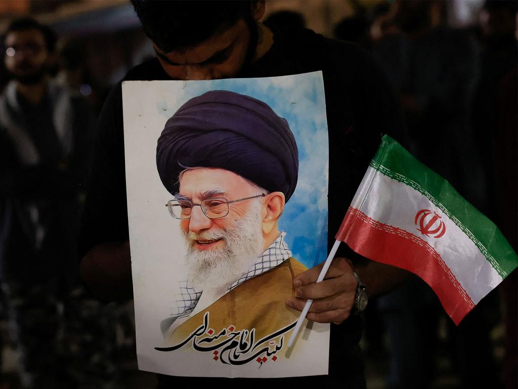 TubuBhat's tweet photo. Before you die make sure to tell your children and future generation that you witnessed that era. when an 86 year old man stood alone to defend Islam.
-Shaheed Ayatollah Syed Ali Khamenie 💔 https://t.co/WqEaEsS0rV