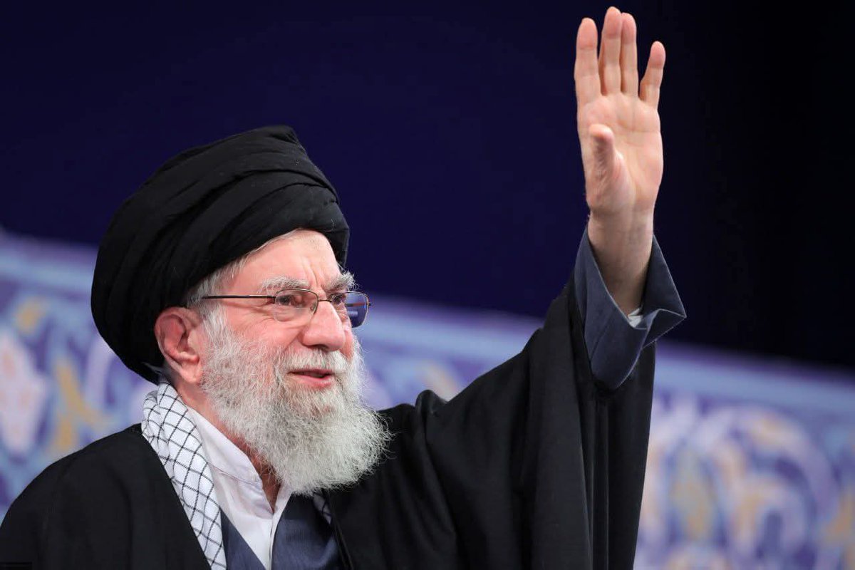 MA__786's tweet image. اِنّالَلّٰهِ وَاِنًااِلَیّه رَاجِعُون😢۔
جرات و بہادری کا علمبردار رخصت ہوا 💔
Brave Leader Ayatollah Ali Khamenei Shaheed 
شیر نے شہادت قبول کر لی جھکا نہیں 
💔
#balckday #MuslimUmmah