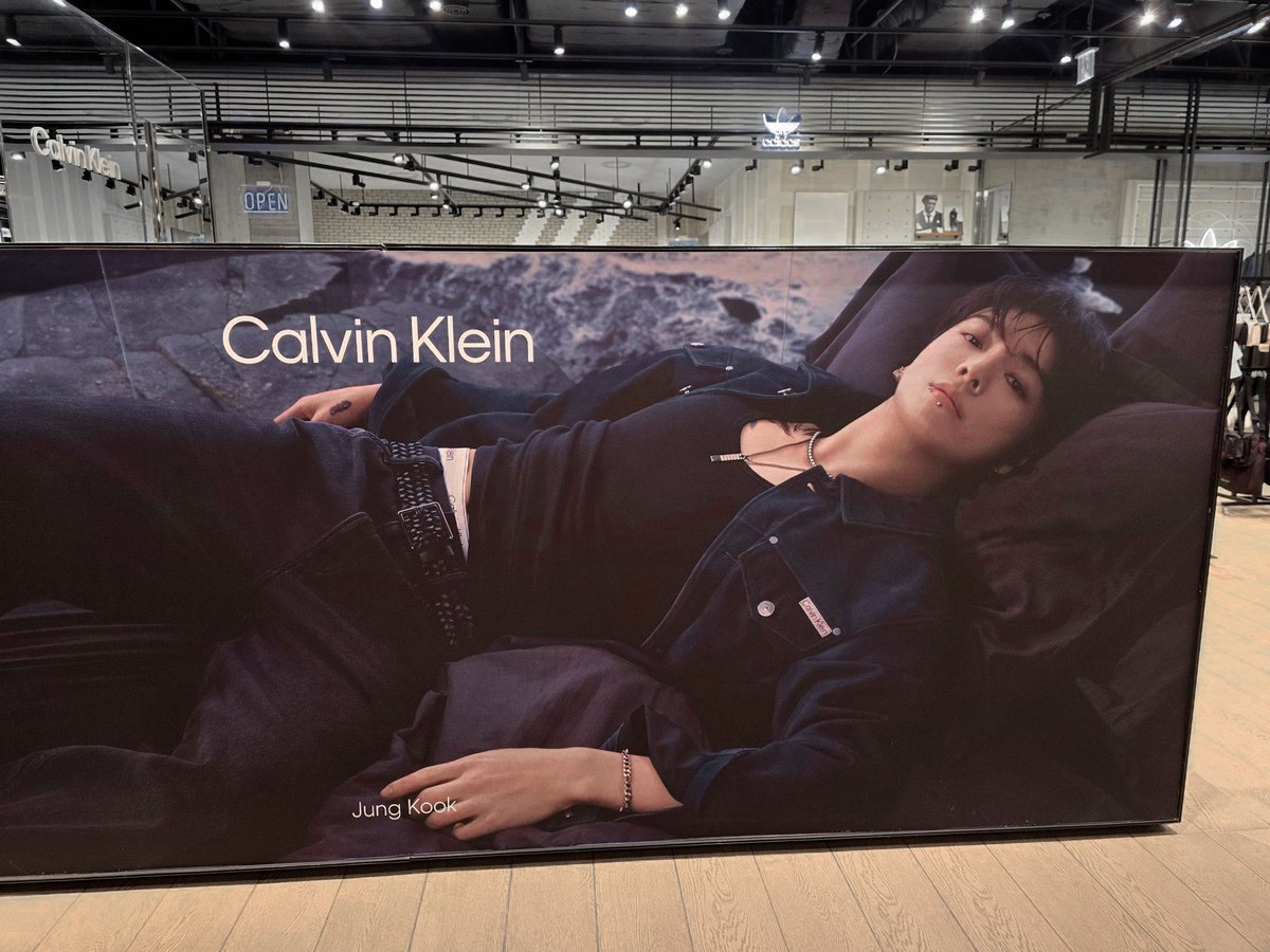 jmfilter21's tweet photo. Que esto se de en todas las tiendas de Calvin Klein, por favor https://t.co/Z6p6wp4Gq0