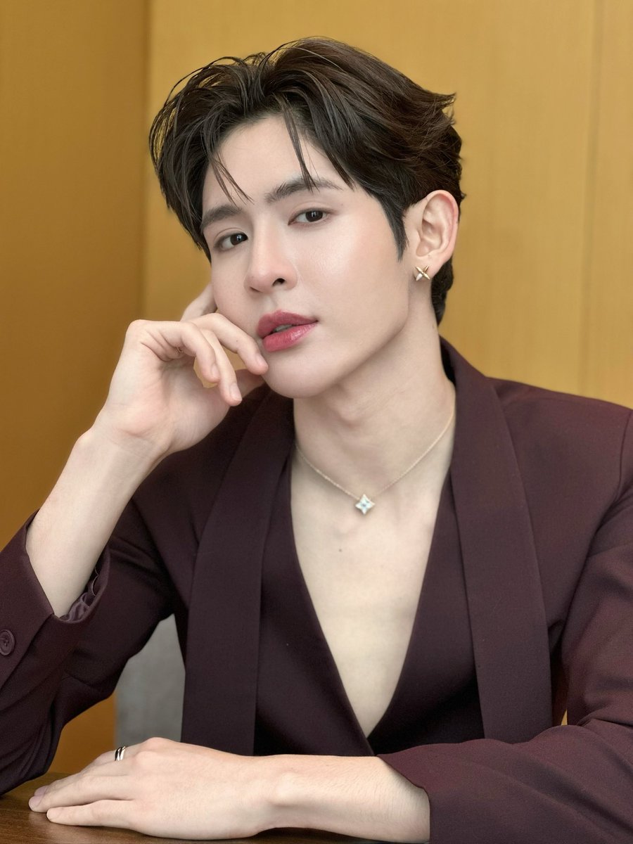 พี่ให้เลยค่ะน้องวันนี้ ลุคผู้จัดการธนาคารปล่อยกู้อสังหาพันล้าน
#JamesSuBeautifulTime