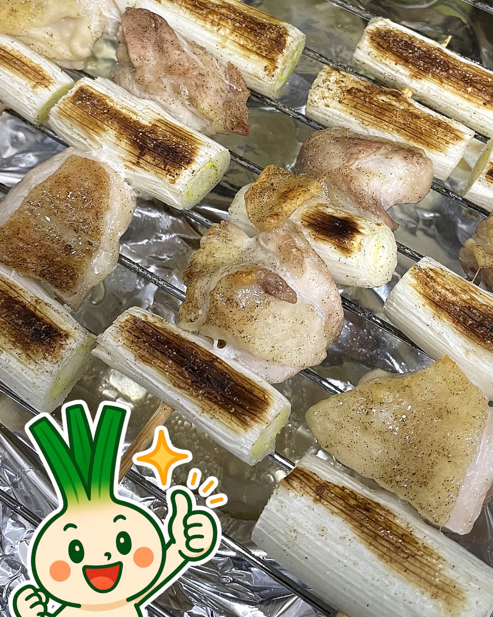 NeoVeggies_PR's tweet photo. 【ねぎま】
おっさんのずぼら飯 第3弾は、定番中の定番！
ネギと鶏肉を適当なサイズに切り、串打ちしてグリルで焼くだけ。焼いてる時間をグッと堪えて、ビールと一緒に食べるのが最高👍

#ネオベジクッキング #ずぼら飯 #ねぎ #献立 https://t.co/genh7XPVea