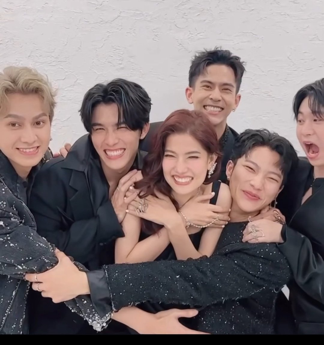 meiyezic8's tweet image. my favorite in black✨🖤💋
＃smartBoom
＃TopForm