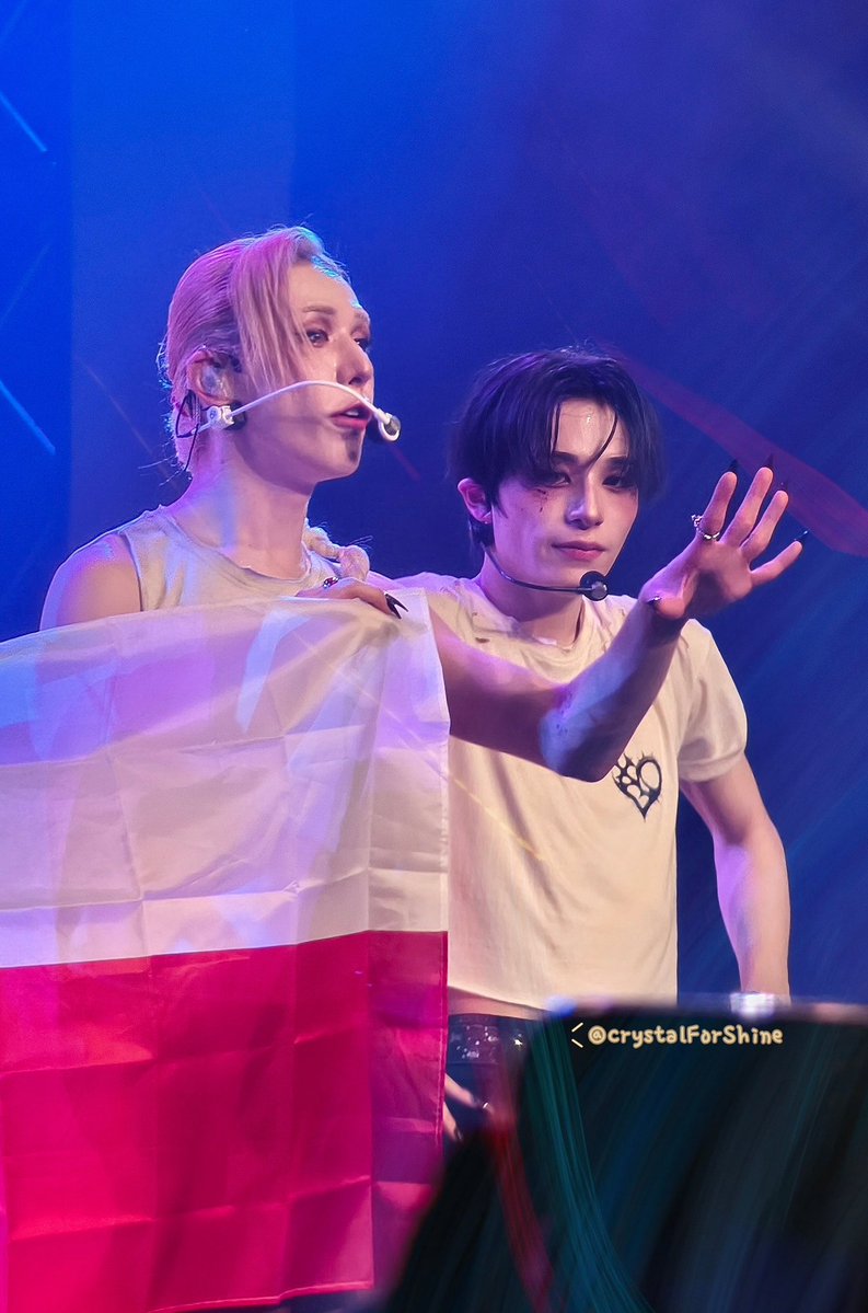 Sweetie why are you looking at me like that? 👀
#xlov #haru #하루