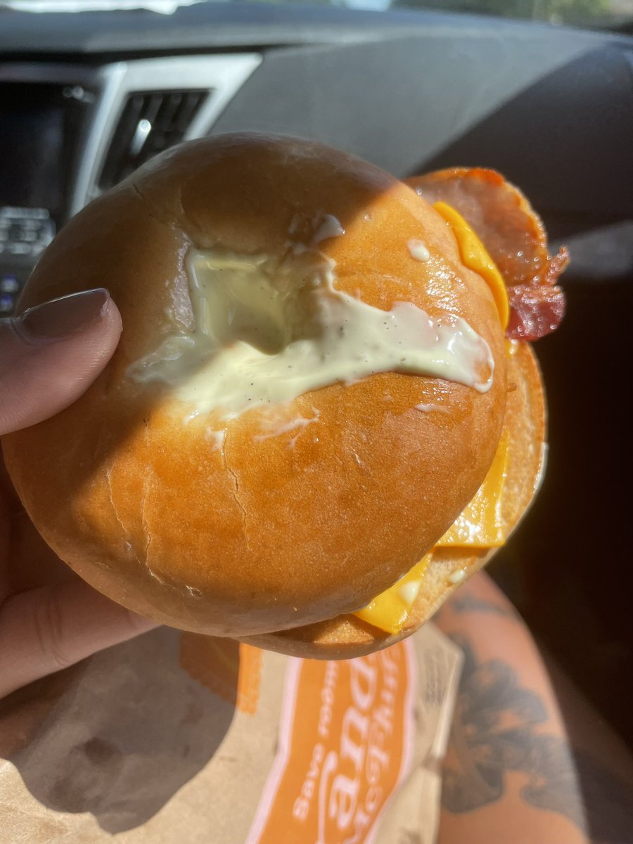 peepeeswab's tweet photo. if i had a weiner i would fuck this bagel https://t.co/oW002QRrjq