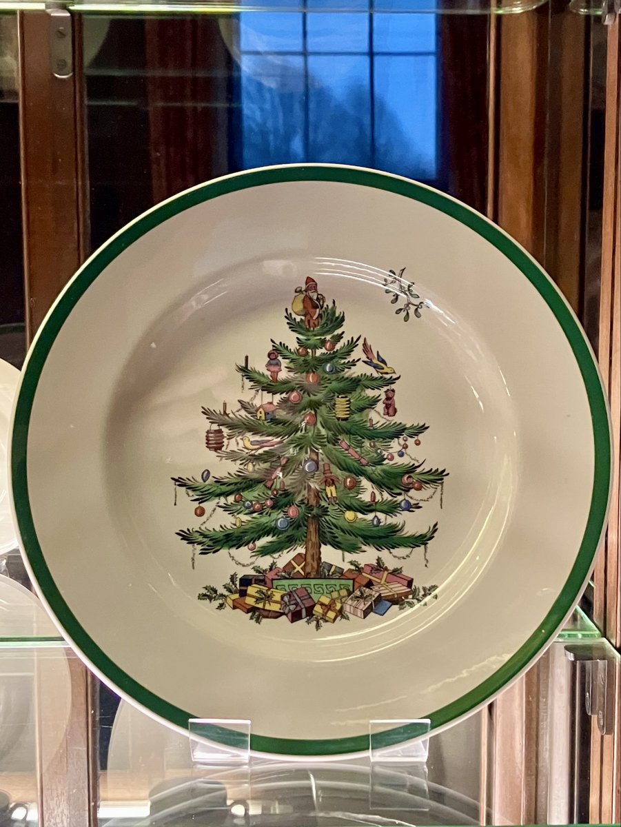 TulipHeather's tweet photo. #AlphabetChallenge
#BonusHomonym
Plate
Christmas Spode at Trelissick/ Vintage coach number plate! https://t.co/Yb4MtiXEzi