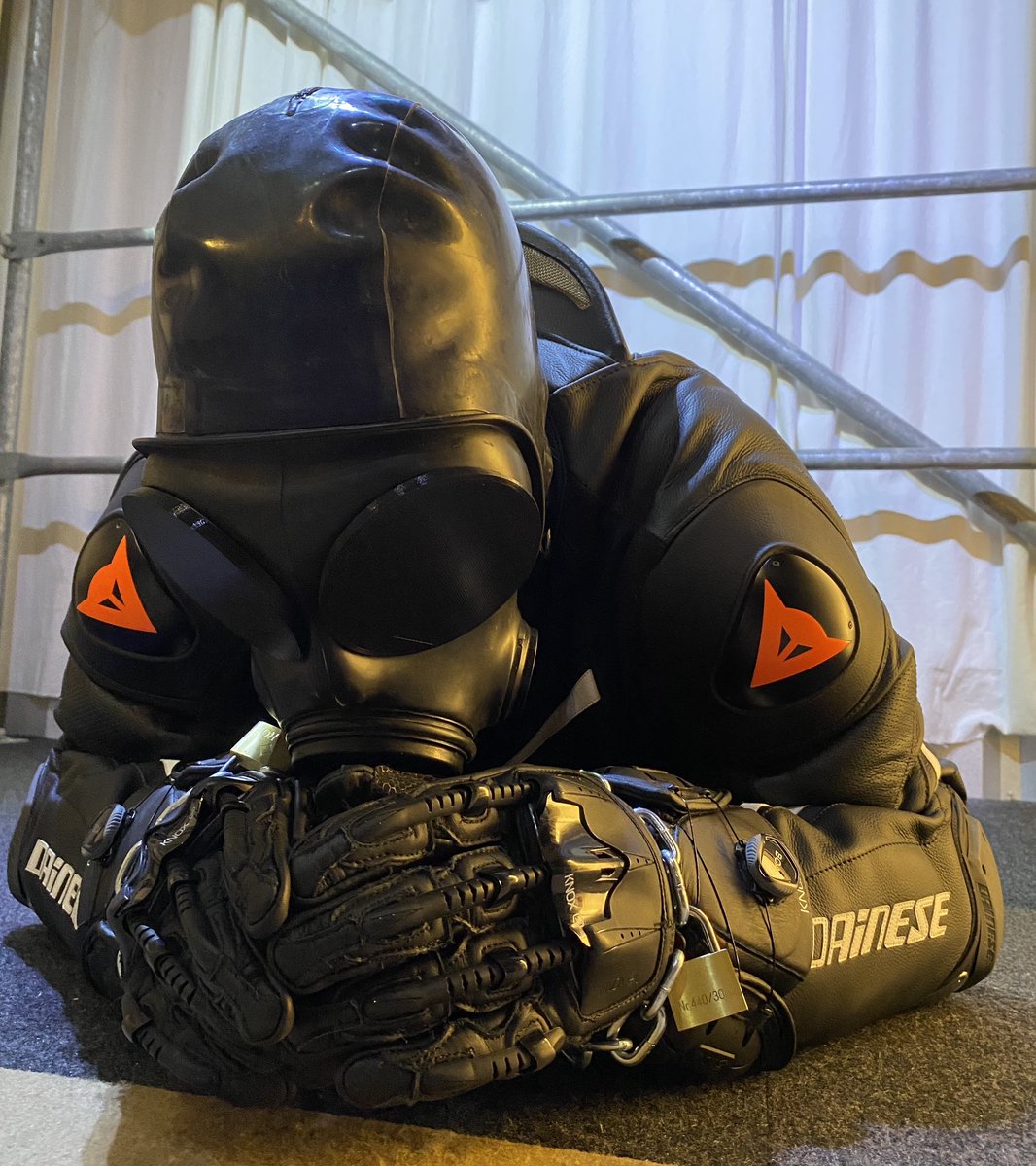 BondageFox tweet media