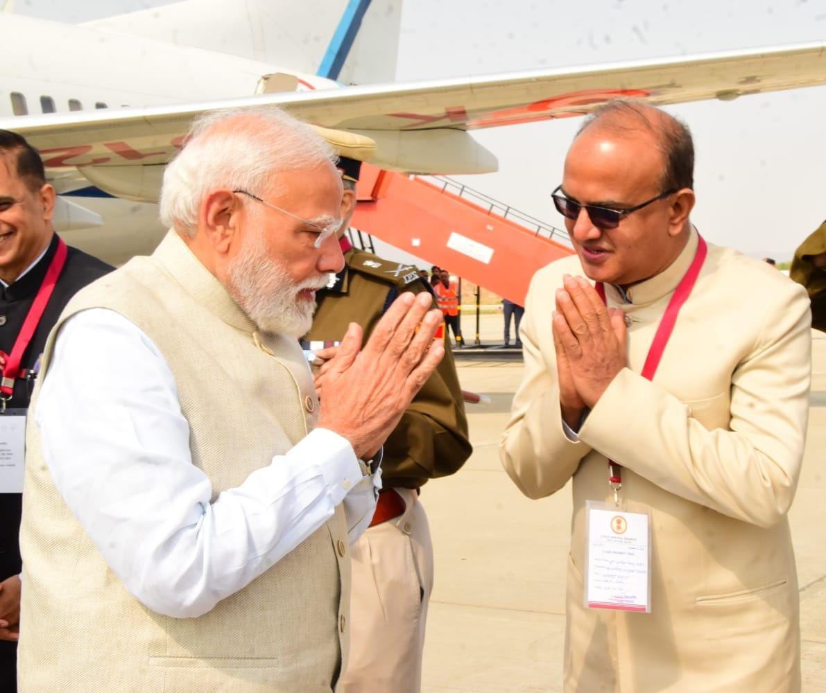 shaktisrathor's tweet photo. Receiving Hon'ble Prime Minister  at Ajmer ! https://t.co/GTUH6lvT6y