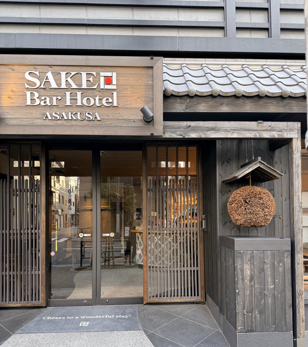 sake-barhotel.com/jp/sakebar/

和の余韻に浸る大人の隠れ家
酒場ホテル浅草

旅の終わりに、日本酒とともに語らう時間。
浅草の夜を、もっと深く。

ご予約は【公式HP】が最安値。
ベストレート保証で、安心＆お得にご宿泊いただけます。

浅草観光情報はこちら
👉 公式サイト

#浅草ホテル  #Asakusa