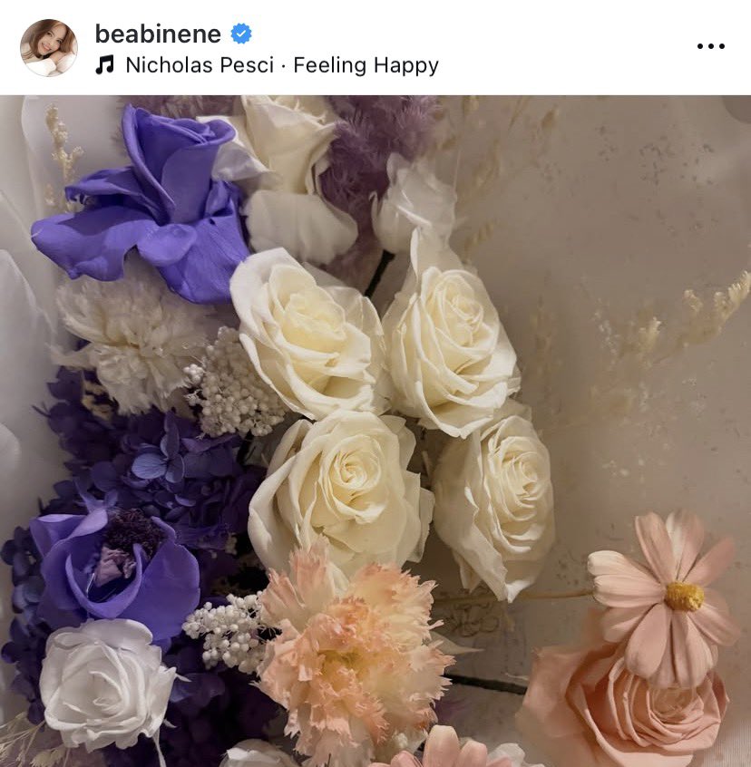 ganda ng bulaklak natin ngayong feb ma ah, kanino kaya galing?