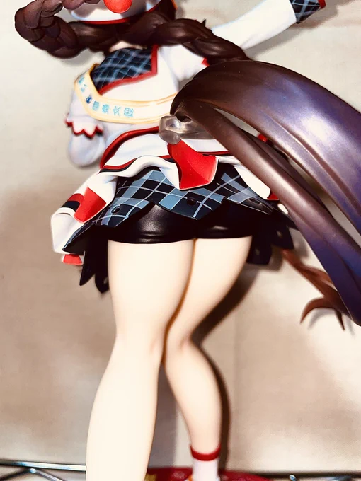 タルマエさんのフィギュアがいらっしゃったのでこのために現地で買ってきた根付と合わせるぞ 後ろ姿も素晴らしく仕上がってますね…