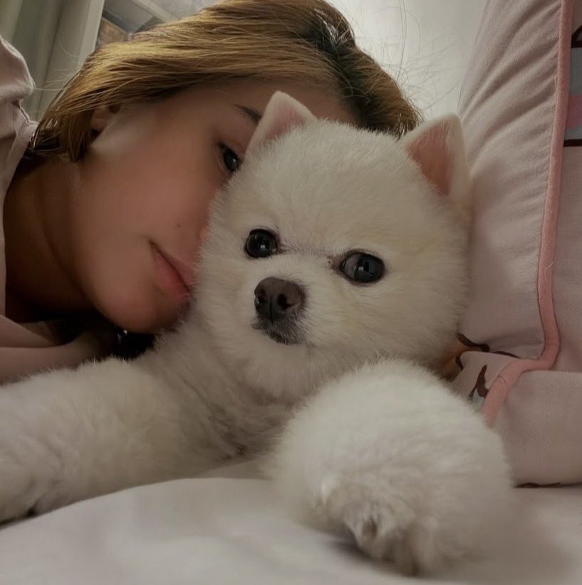 IMAGINE BIBI POMPOM AND MOWM UPDATING YOU EARLY IN THE MORNING???