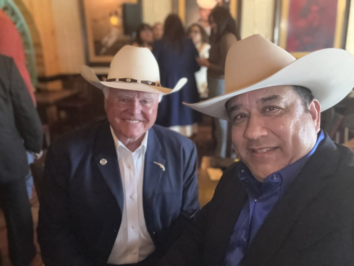 honisraelgarcia's tweet image. Awesome meeting today! Everyone is fired up for the March Primary! Go VOTE! #sisepuede #suvotoessuvoz #hcrp #gop #harriscountygop