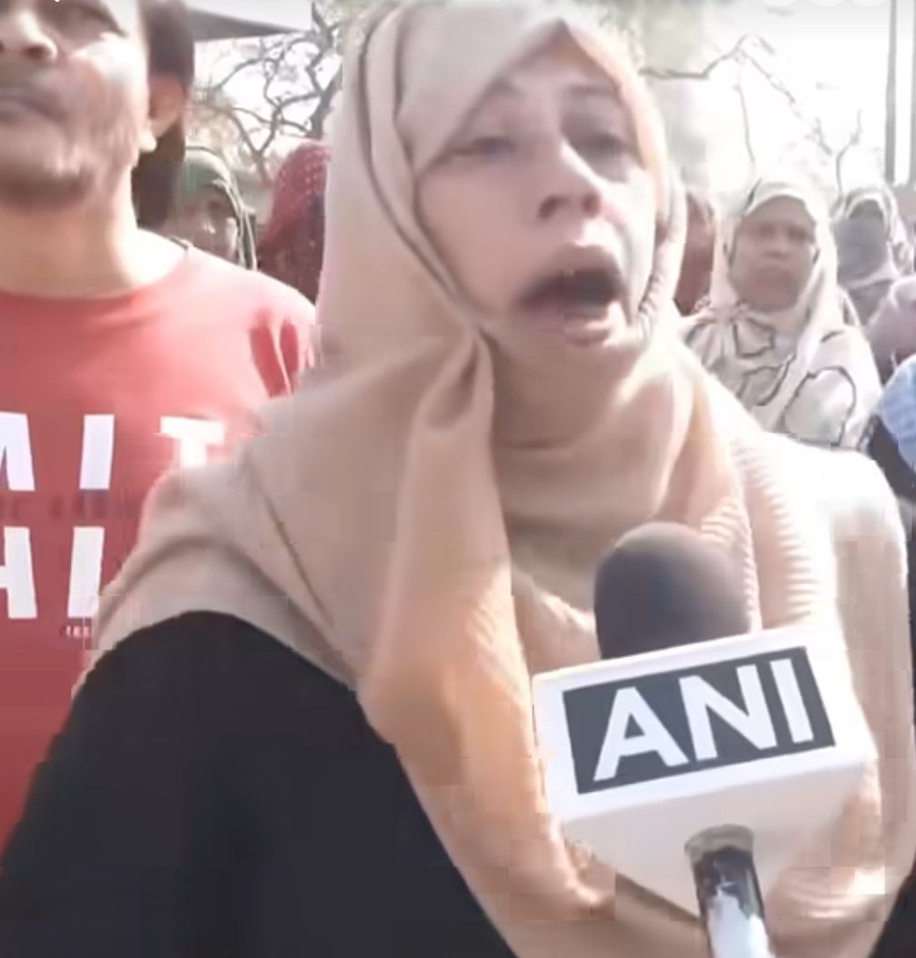 चूंकि पुराना लखनऊ शिया मुस्लिम बाहुल्य क्षेत्र है और
ईरान शिया इस्लाम का प्रमुख केंद्र रहा है, विशेषकर ईरान में 16वी सदी में सफ़वी वंश के समय शिया मत धर्म बना। अवध के नवाब भी शिया मुसलमान थे और उन्होंने शिया परंपराओं को बढ़ावा दिया।

ईरान में शिया धर्म के नेतृत्व के रूप में