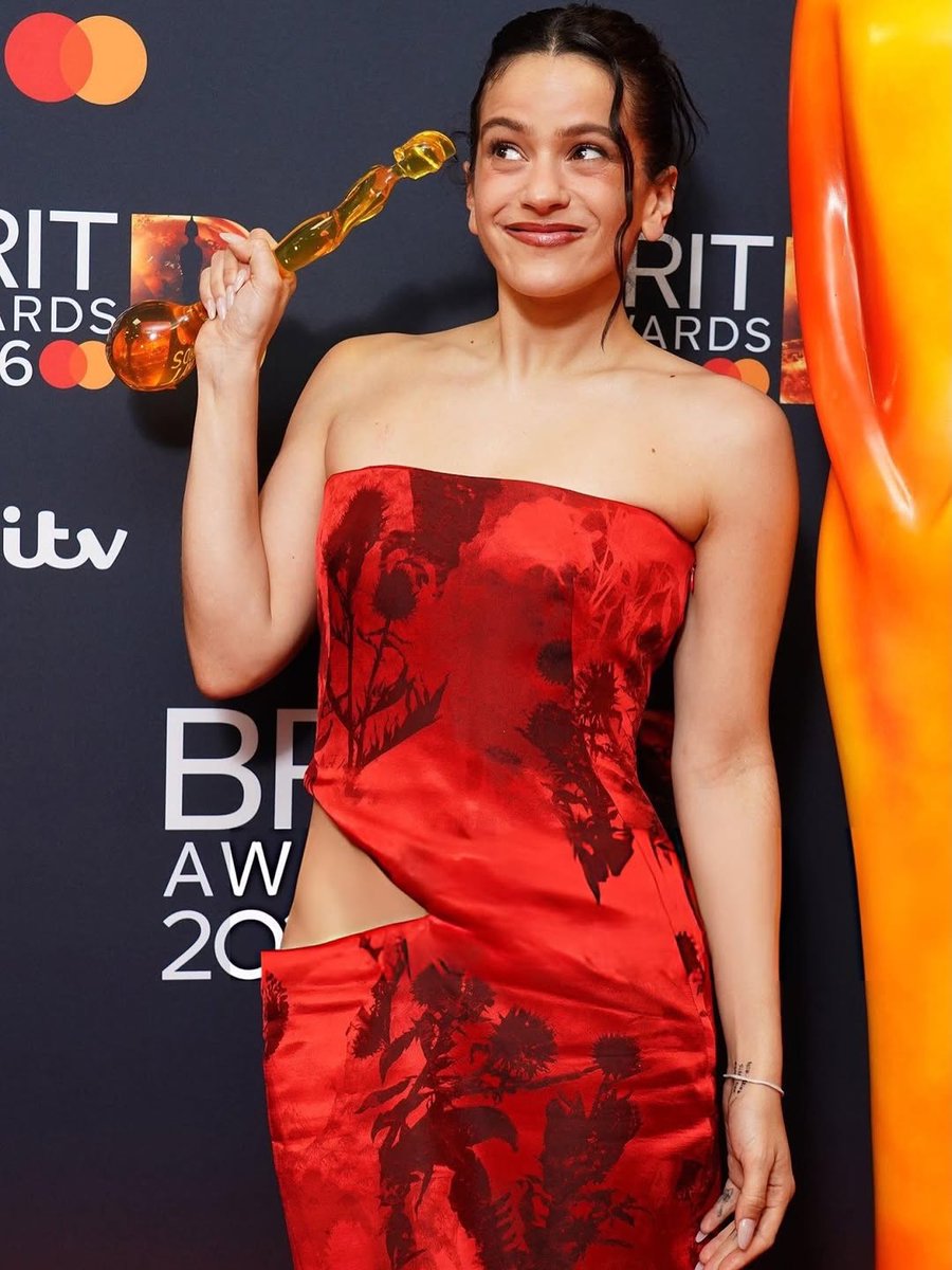 Fleek_Mag's tweet photo. 🏆 ROSALÍA se convierte en la primera artista española en ganar en la categoría ARTISTA INTERNACIONAL DEL AÑO en los BRIT AWARDS https://t.co/z6plYFZub6