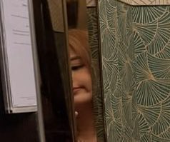 AHIHIHIHIHIHI LOWKEY HIDING HER CUTENESS