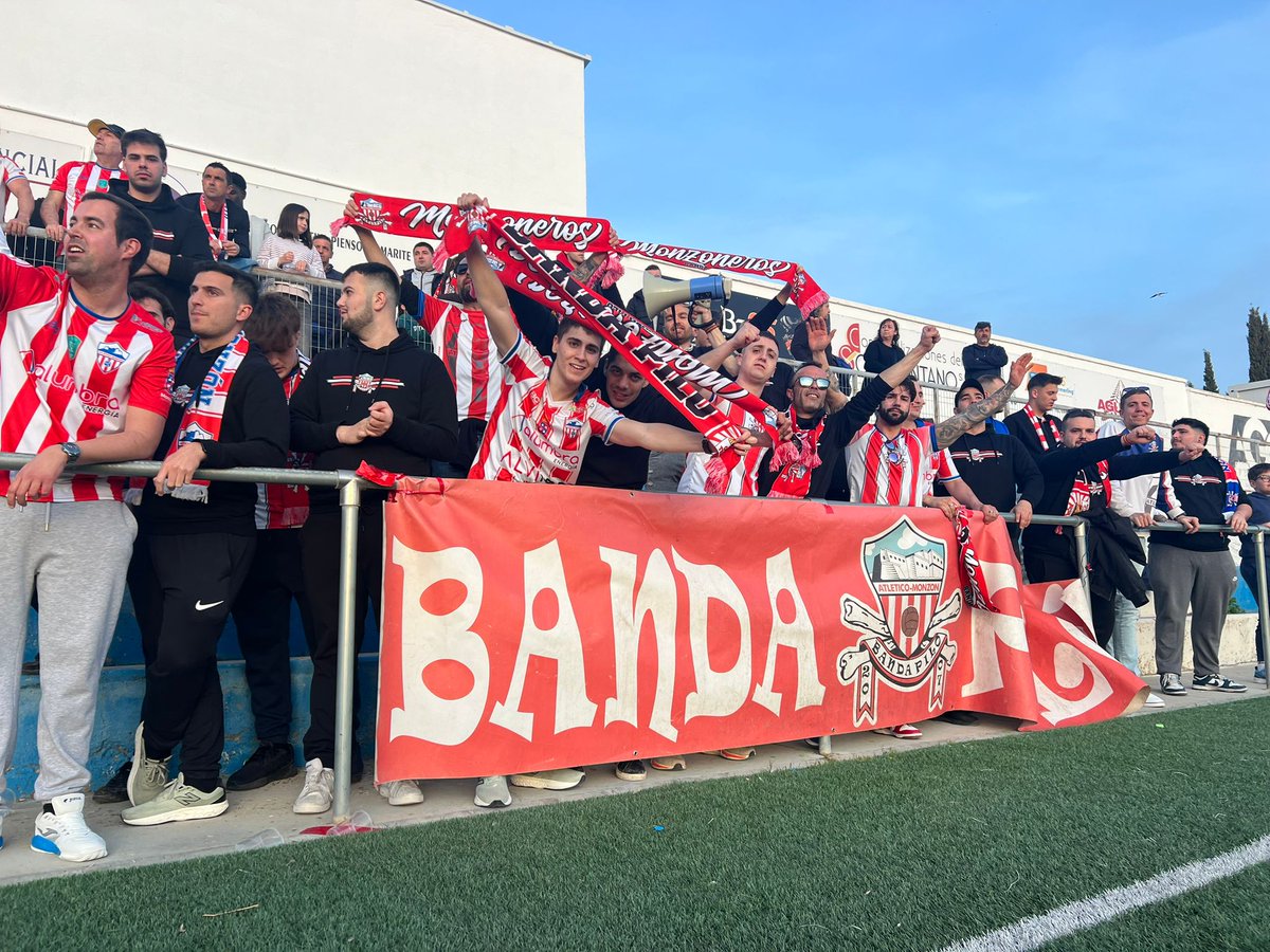 BandaPilo's tweet photo. Fuera de casa jugamos de local,pues hoy el Calderón tiene que ser una caldera,tenemos que estar a muerte con el equipo y técnicos para seguir luchando por el ansiado liderato,🙌🇲🇨🇵🇱💪@AtcoMonzon #UnidosTodosJuntosNoNosPodranParar #AupaAtleti https://t.co/y5n6WwTPgp