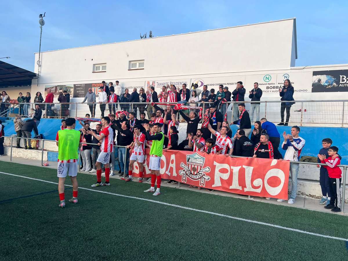 BandaPilo's tweet photo. Fuera de casa jugamos de local,pues hoy el Calderón tiene que ser una caldera,tenemos que estar a muerte con el equipo y técnicos para seguir luchando por el ansiado liderato,🙌🇲🇨🇵🇱💪@AtcoMonzon #UnidosTodosJuntosNoNosPodranParar #AupaAtleti https://t.co/y5n6WwTPgp