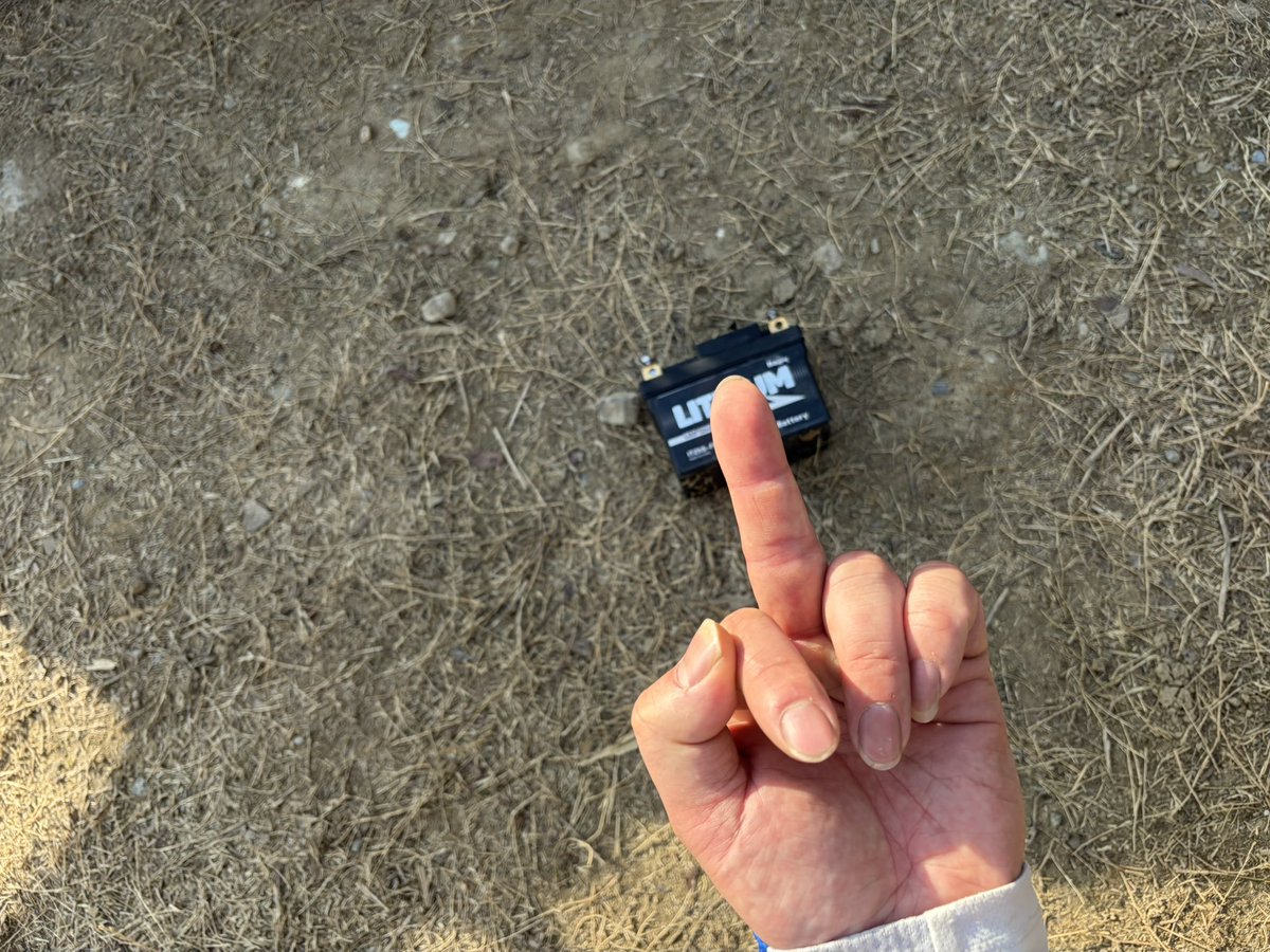 バッテリー燃えてDNF！😂🖕🏻

 #ダープラエンデューロごっこ