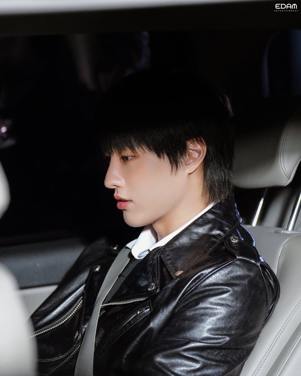 [📬]

저주 받은 기타를 만나고 나의 성공시대 시작됐다
After I found the cursed guitar, my rise to success began.

🔗 blog.naver.com/edament/224200…

#WOODZ #우즈
#슬라이드스트럼뮤트 #슬스뮤 
#SLIDE_STRUM_MUTE #SSM