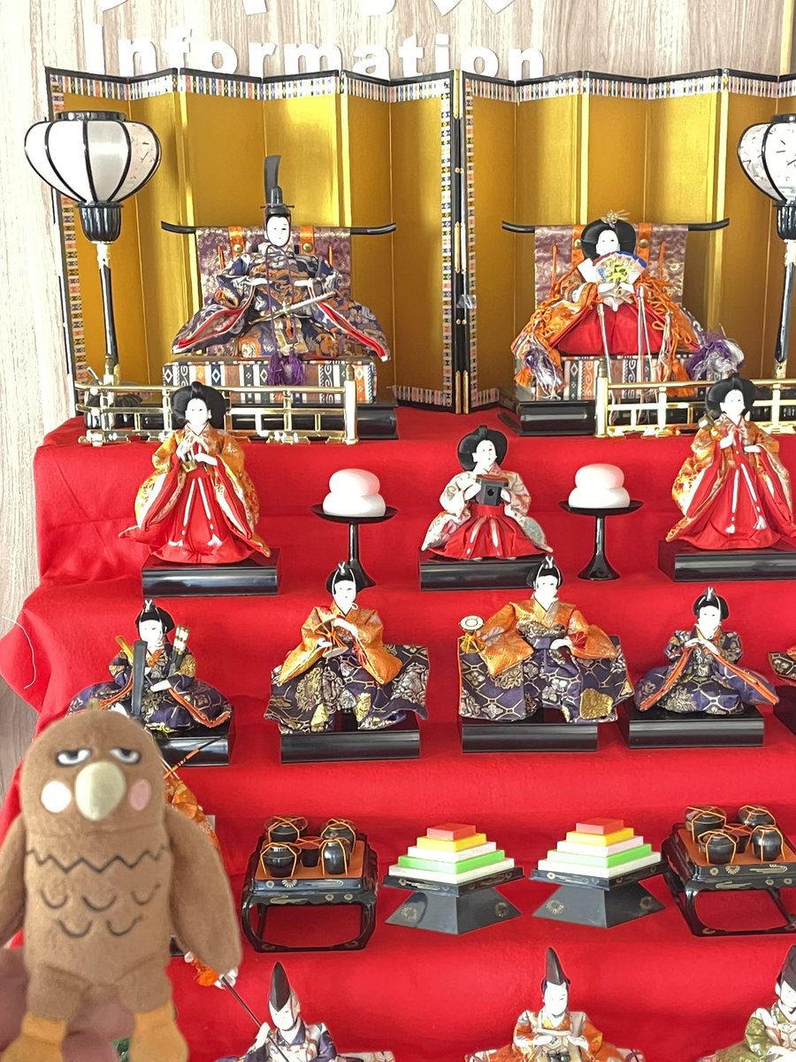 高山村のひな祭りは4月3日。村内施設のチャオルに飾られたひな壇が