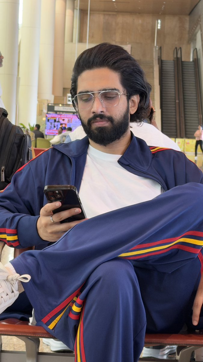 mourjo's tweet image. Who’s coming to the airport at 3:30???

Look whose looking dapper @AmaalMallik 

#Bhubaneswar #concert #meetngreet