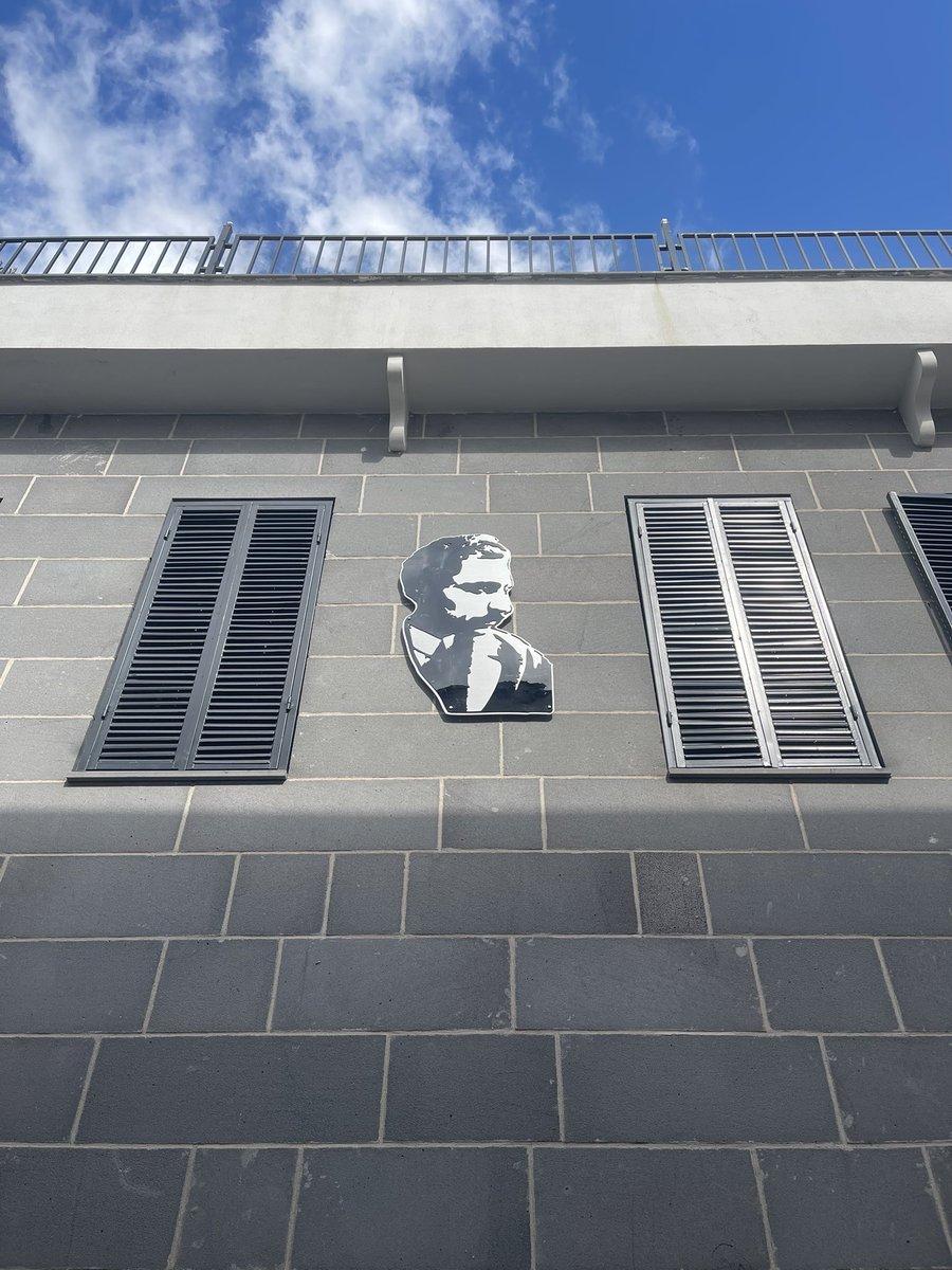 Zilamek û zimanek
Celadet Alî Bedirxan û zimanê kurdî

Celadet Alî Bedirxan û hemû nivîskarên kurd, bi berhem û yadîgarên xwe li Sûra Diyarbekir in.

Em hêvîdar in ku ev bibe destpêkek. Ji Selaheddîn Eyûbî ta bi Mîr Bedirxan hemû şexsiyet û mîrata kurdî vegerin hêlîna xwe ya