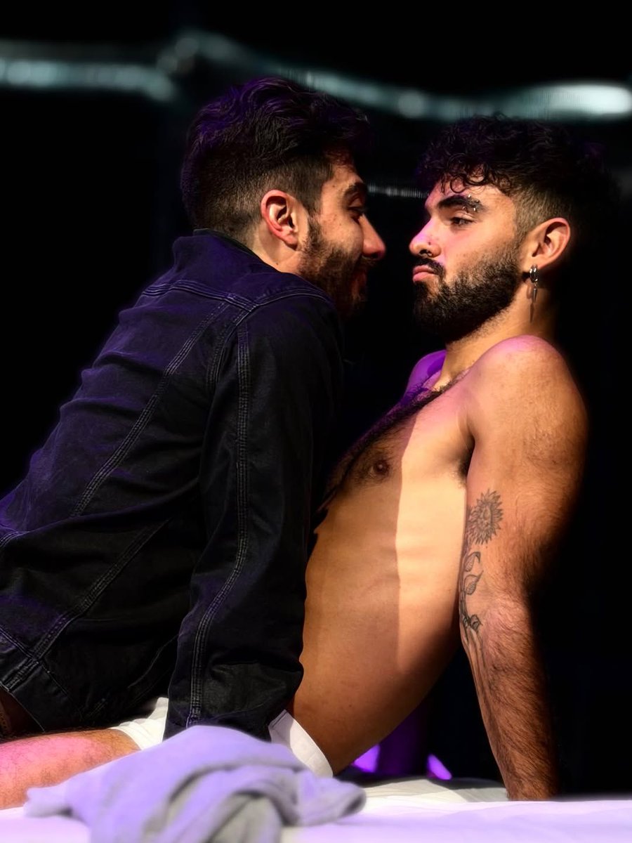 El gran estreno de Joaquin como Darius será junto a Axel Santos y Aaron Balderi  <a href="/Afterglowmexico/">Afterglow México</a> <a href="/JoaquinBondoni/">Joaquin Bondoni</a> ❤️‍🔥
Este domingo que arda el escenario!
#Afterglow #Joaquinbondoni ❤️