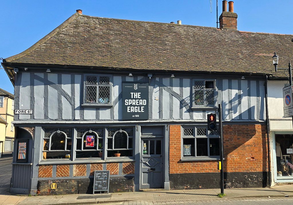 GBbooze's tweet image. The Spread Eagle, Fore Street, #Ipswich 🍻
This distinctive Grade II listed building is the sole survivor of four pubs which once stood at this junction. A refurbishment in 2015 restored the whole building to a high standard.