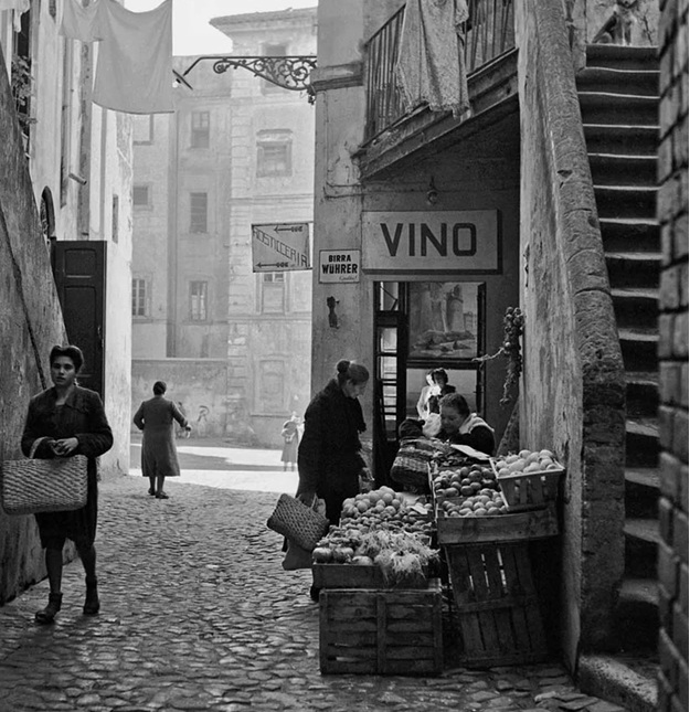 Two sides of Italy ~ Slim Aarons achieved fame for his glamorous